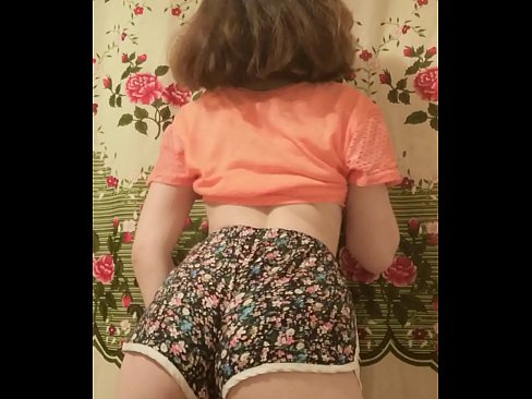 ❤️ Sexet ung babe laver en striptease ved at filme sine shorts på kamera ❤️ Fucking at da.flvporn.ru